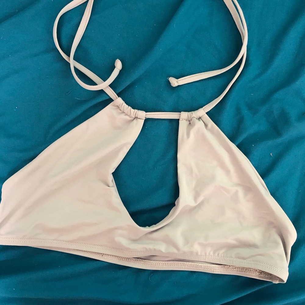🧚🏼‍♂️bikini top